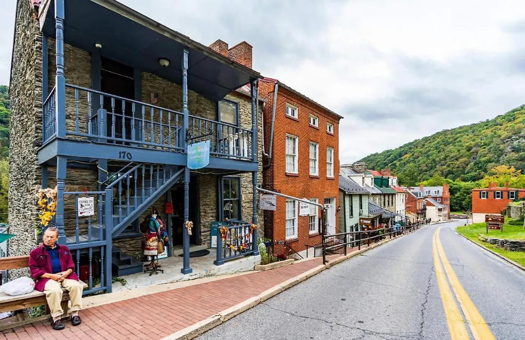 Enchanting Cottage, Walk To Downtown Harpers Ferry-1
